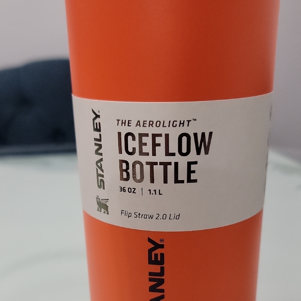Stanley IceFlow Bottle in Bold Orange - Picture 2 of 4